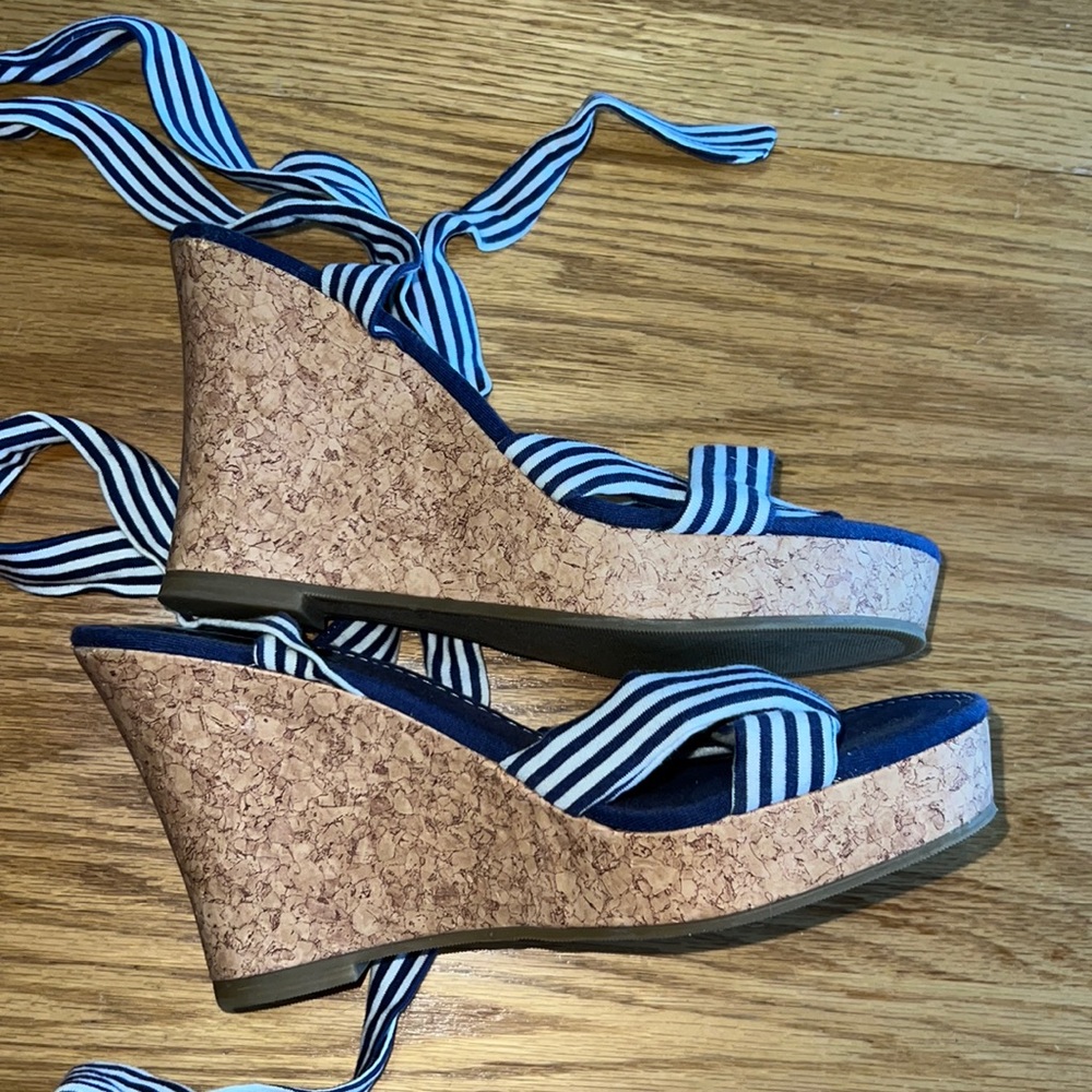 SUPER CUTE Unionbay Blue & White wedge heels tie around ankle Size 7.5 - Picture 8 of 14